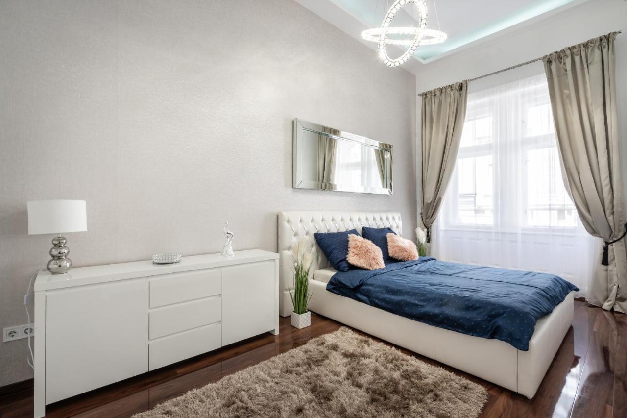 Opera Luxury Apartment With Free Parking Budapest Esterno foto