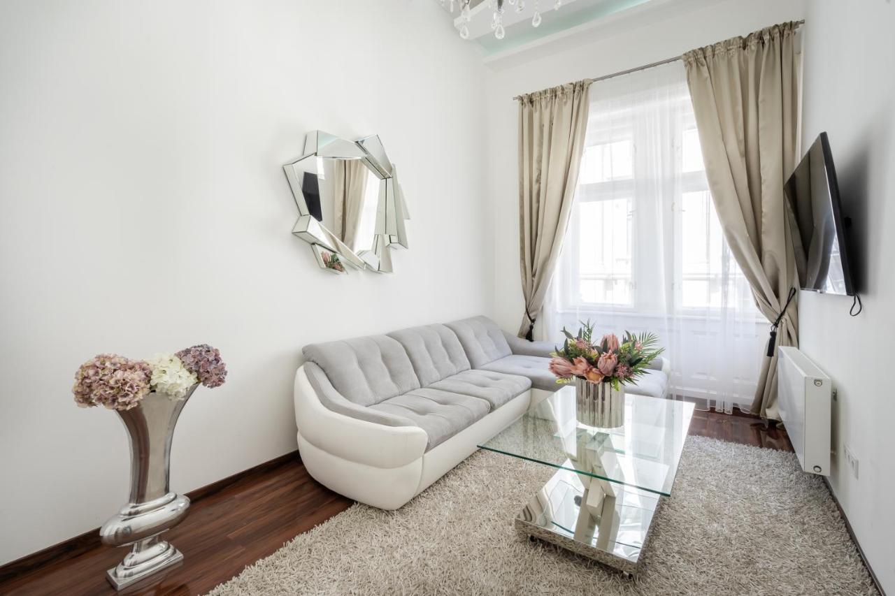 Opera Luxury Apartment With Free Parking Budapest Esterno foto