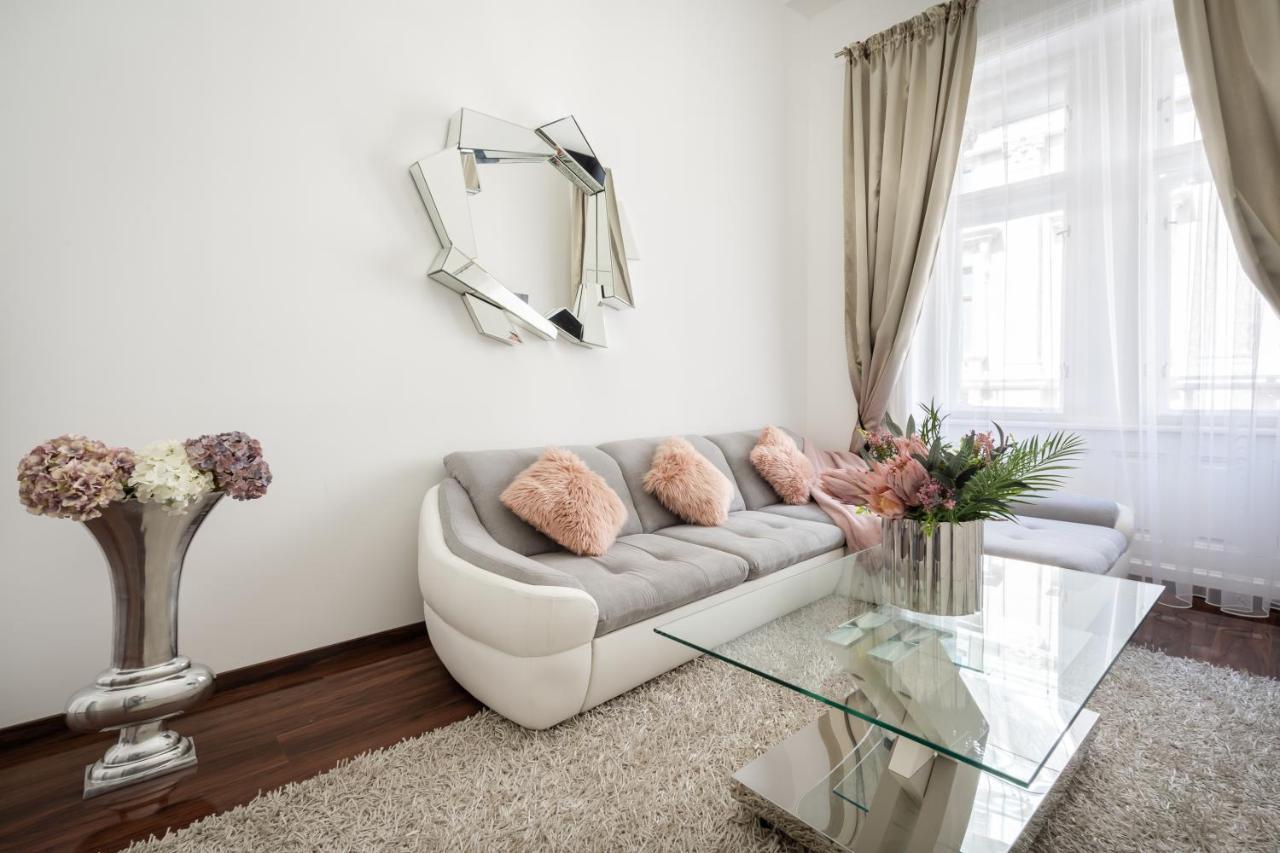 Opera Luxury Apartment With Free Parking Budapest Esterno foto